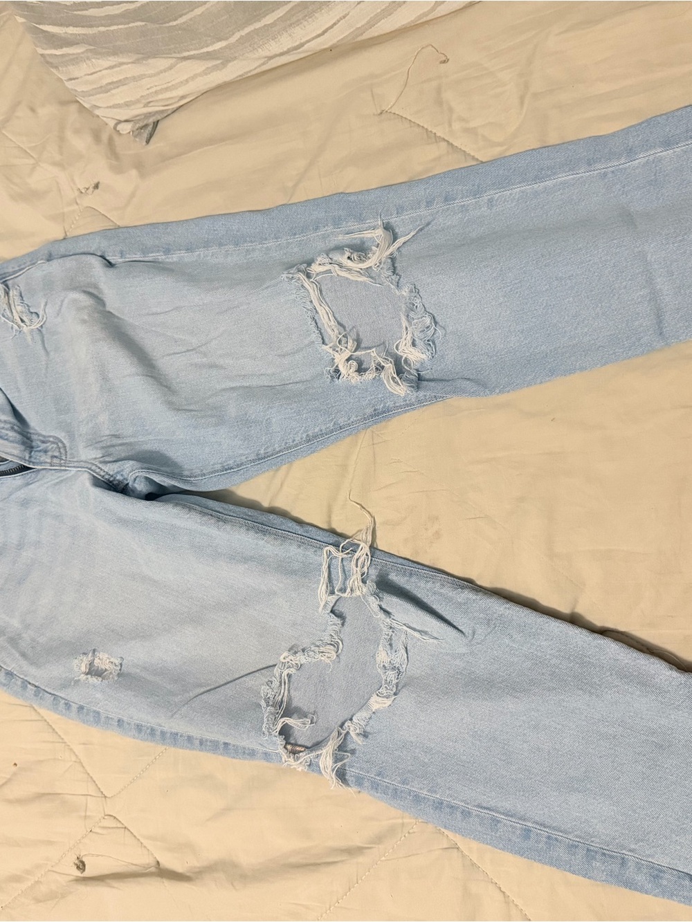 American Eagle Outfitters Light Wash Ripped Boyfriend Jeans